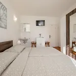 בית הארחה Sabina & 3*